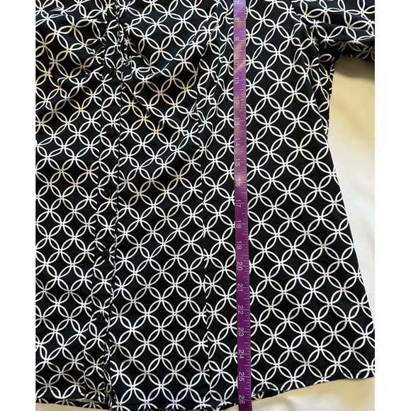 Lane Bryant Black and White Geometric Print Split Neck Button Down Size 20 - Picture 7 of 7